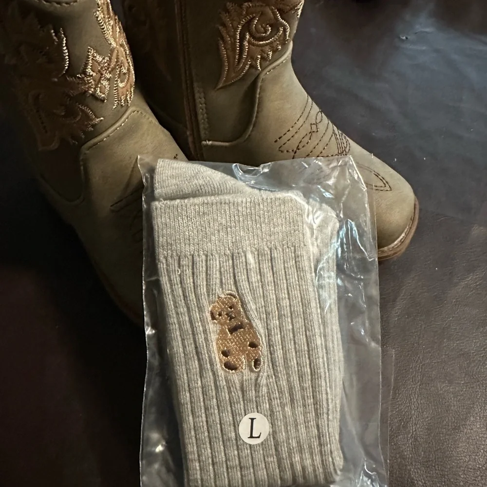 Kids Cream Socks with Bear Patch 7 to 10 year